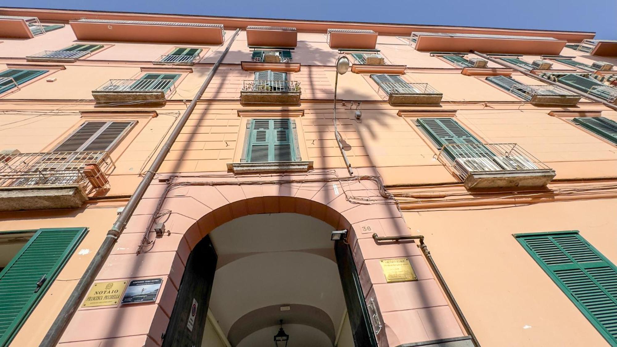 Don Vittorio A Chiaia Hotel Наполи Екстериор снимка