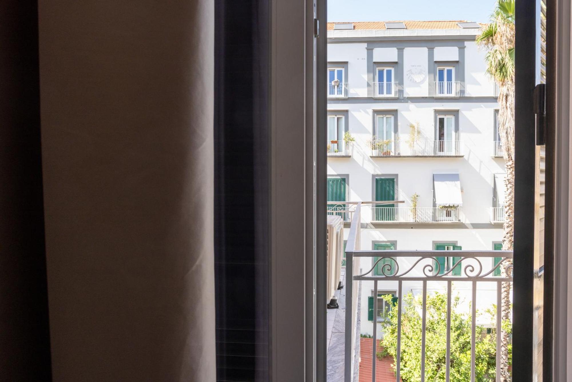 Don Vittorio A Chiaia Hotel Наполи Екстериор снимка