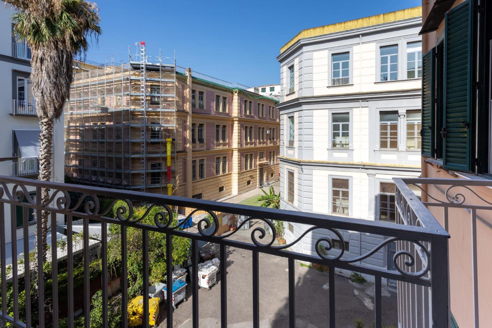 Don Vittorio A Chiaia Hotel Наполи Екстериор снимка