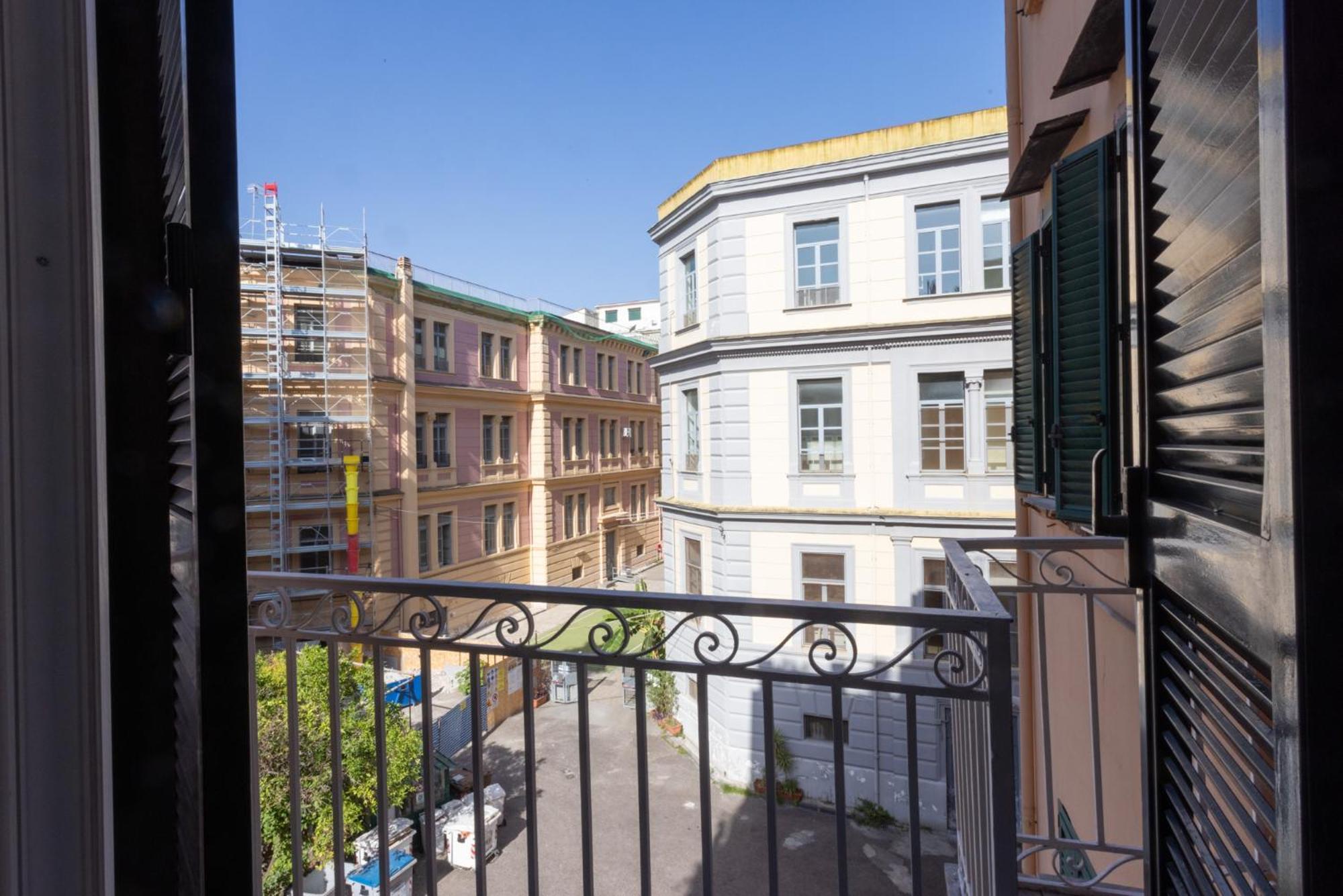 Don Vittorio A Chiaia Hotel Наполи Екстериор снимка