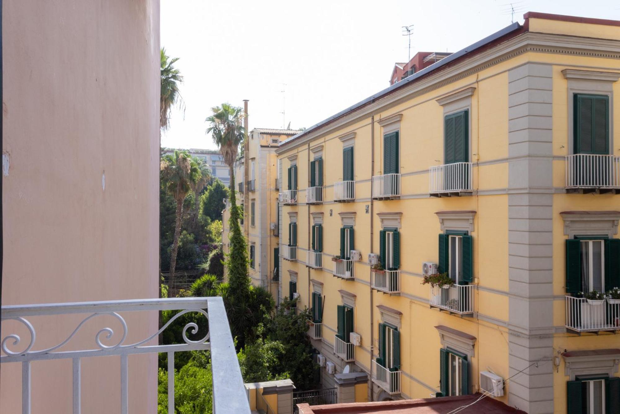 Don Vittorio A Chiaia Hotel Наполи Екстериор снимка